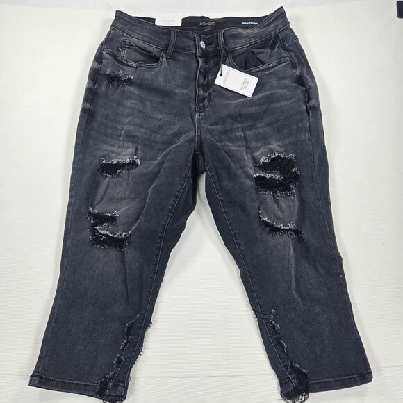 NWT Judy Blue Destroyed Skinny Fit Denim‎ Capris in Black Women's Size 18W - Picture 2 of 9